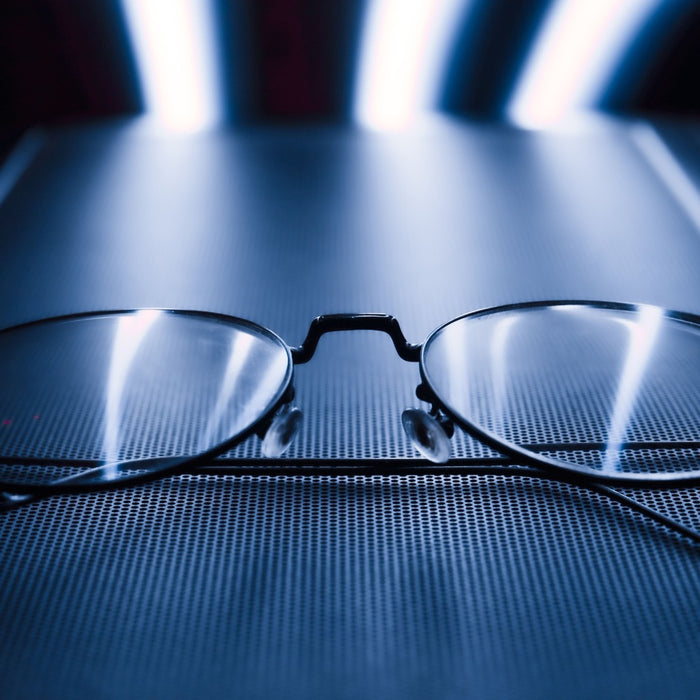 ¿Se pueden quitar los rayones de los anteojos? Todo lo que necesitás saber