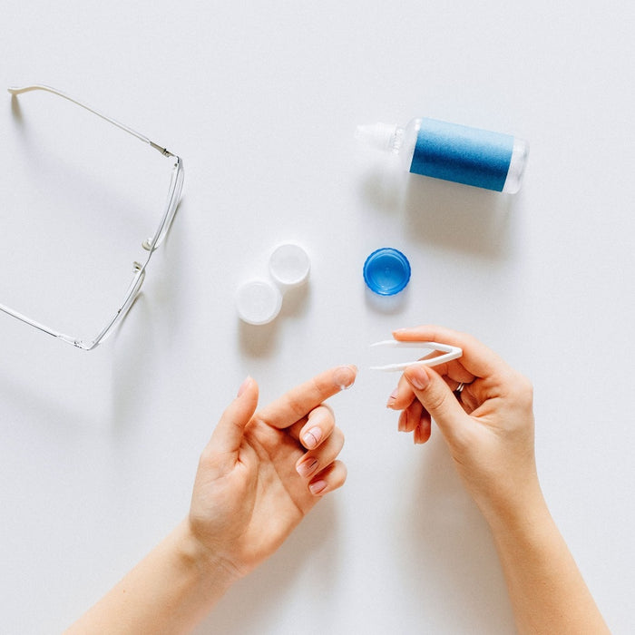 Anteojos vs. lentes de contacto: ventajas, desventajas y cuál elegir