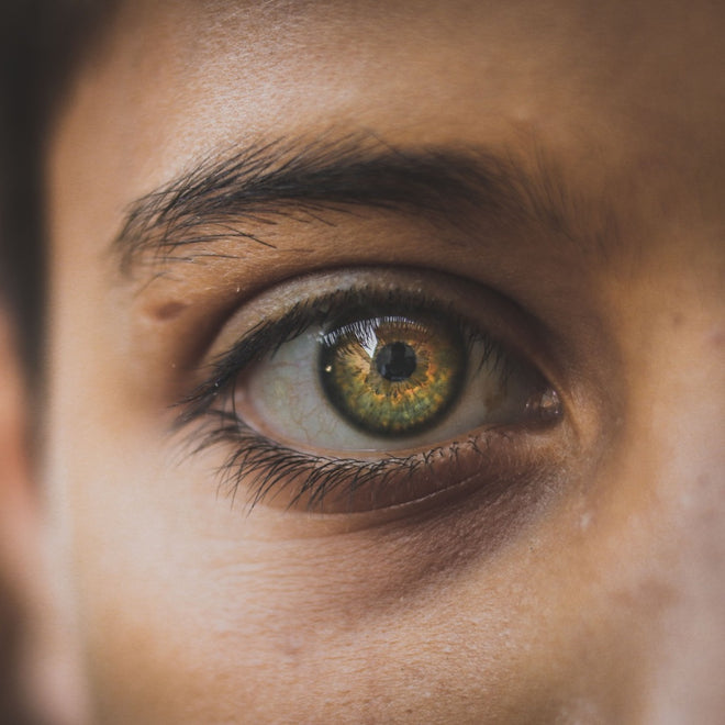 Lentes de contacto de color: ventajas, desventajas y cómo usarlos de forma segura