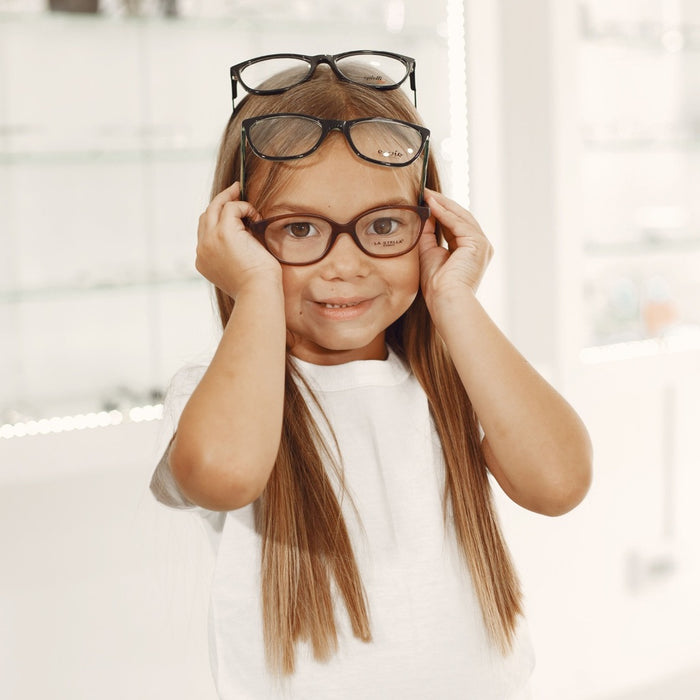 ¿Mi hijo necesita anteojos? Señales que no deberías pasar por alto