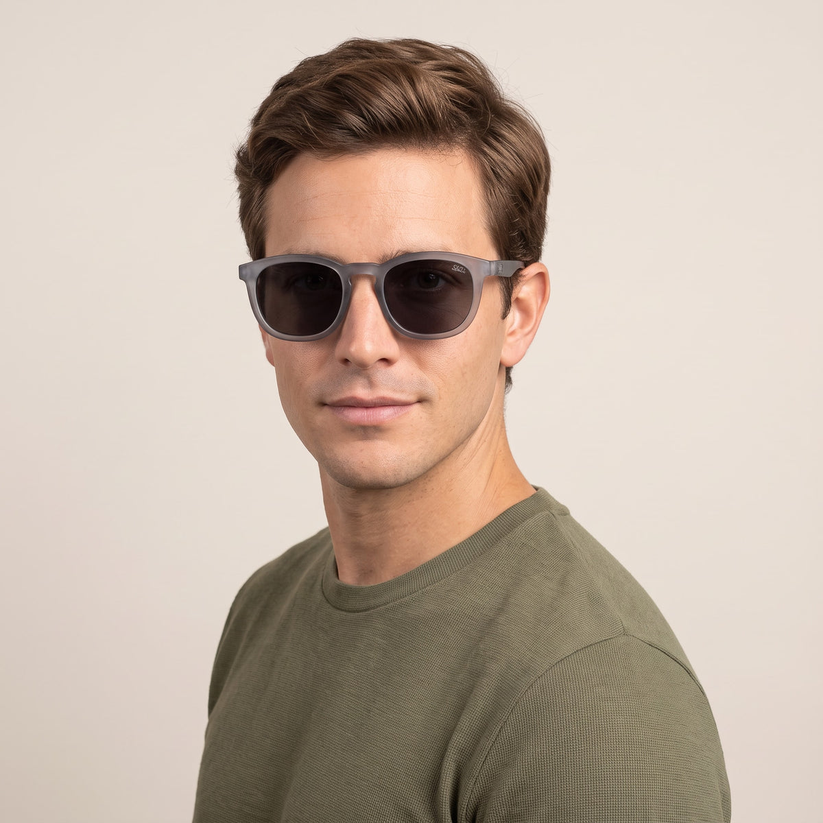 360° Kramer Gris Mate / Gris · KRAMER SN 02 MT FUME · hombre