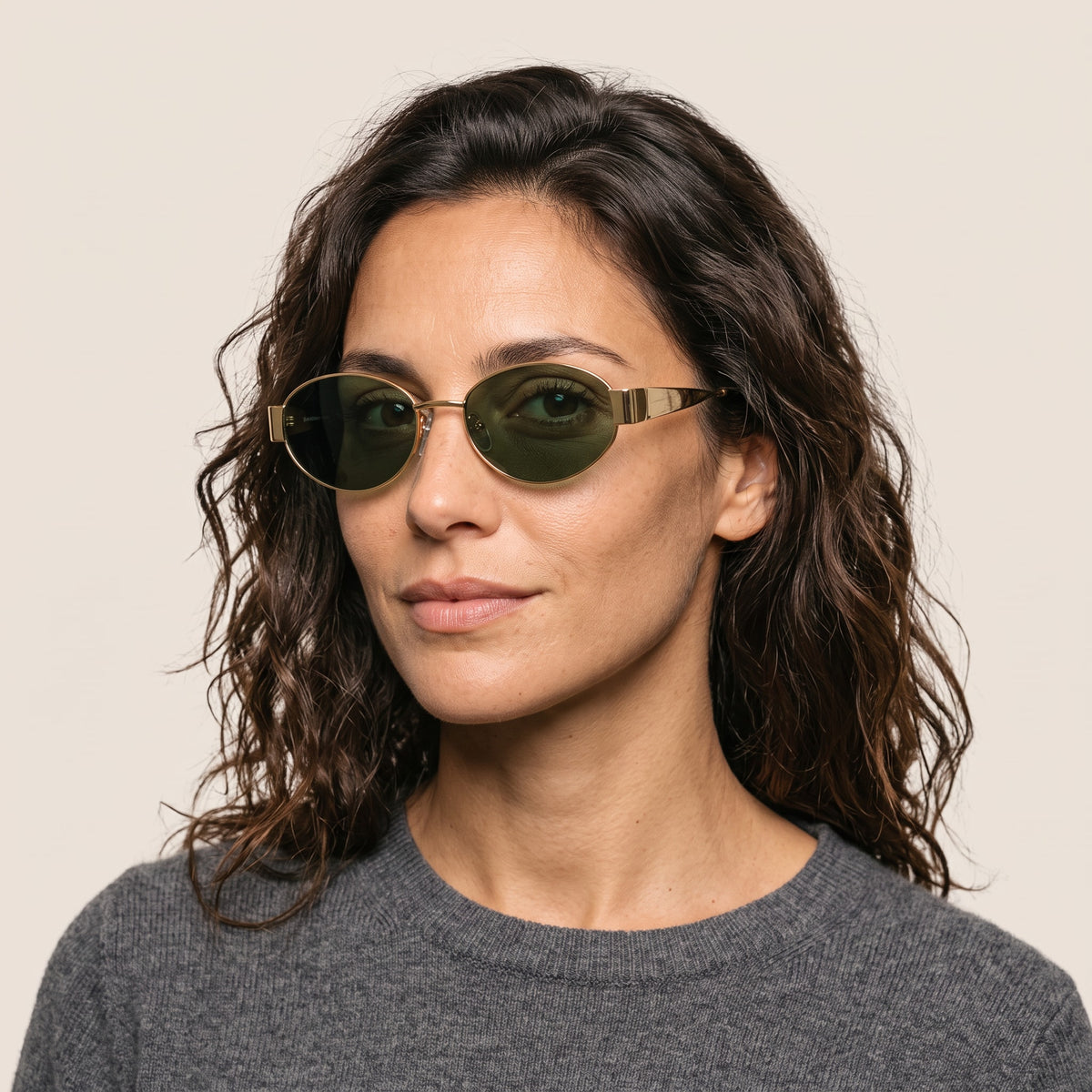 Central Nairobi Dorado / Verde · CNAIROBISOL2 · mujer