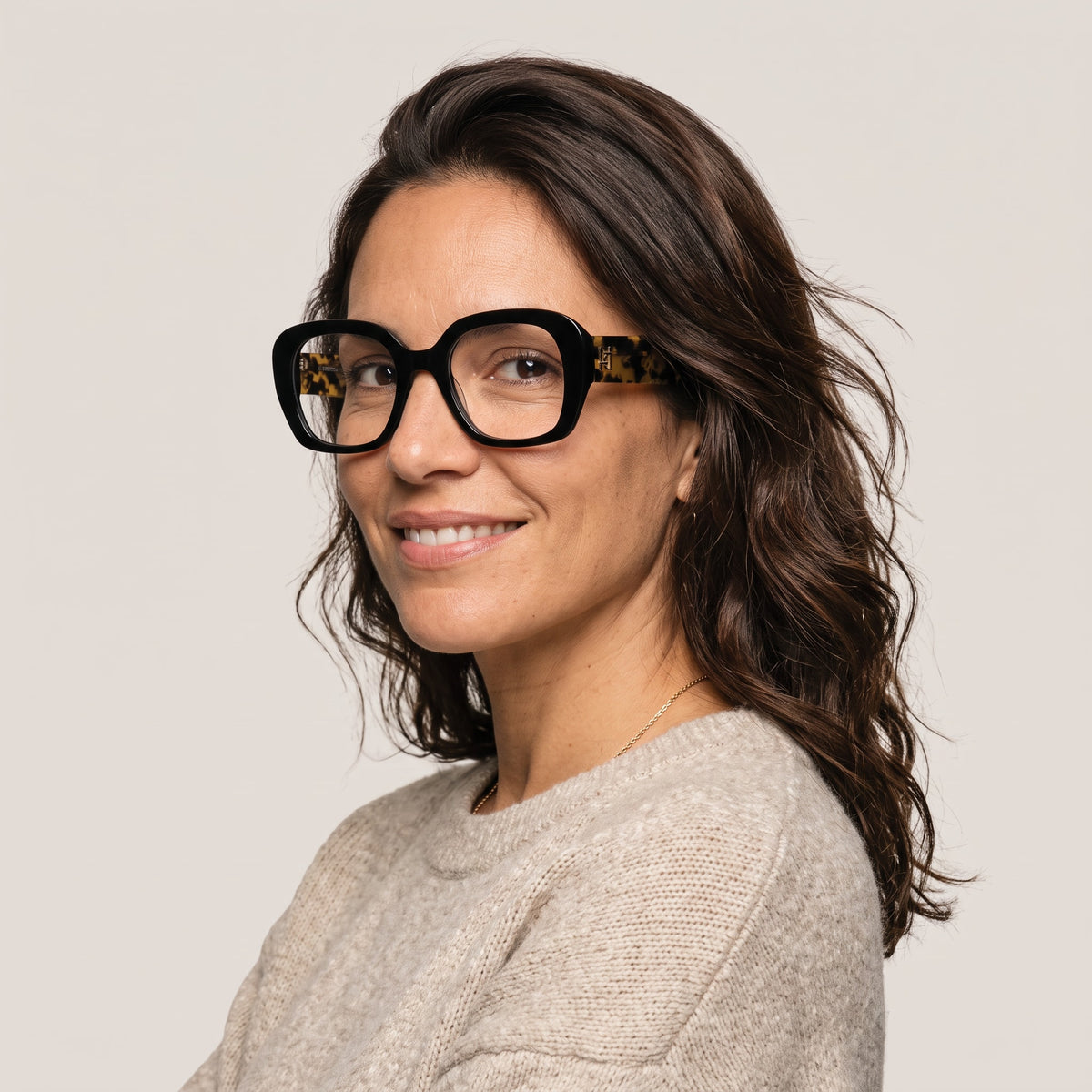 Prüne Pili Negro · PILI01 · mujer