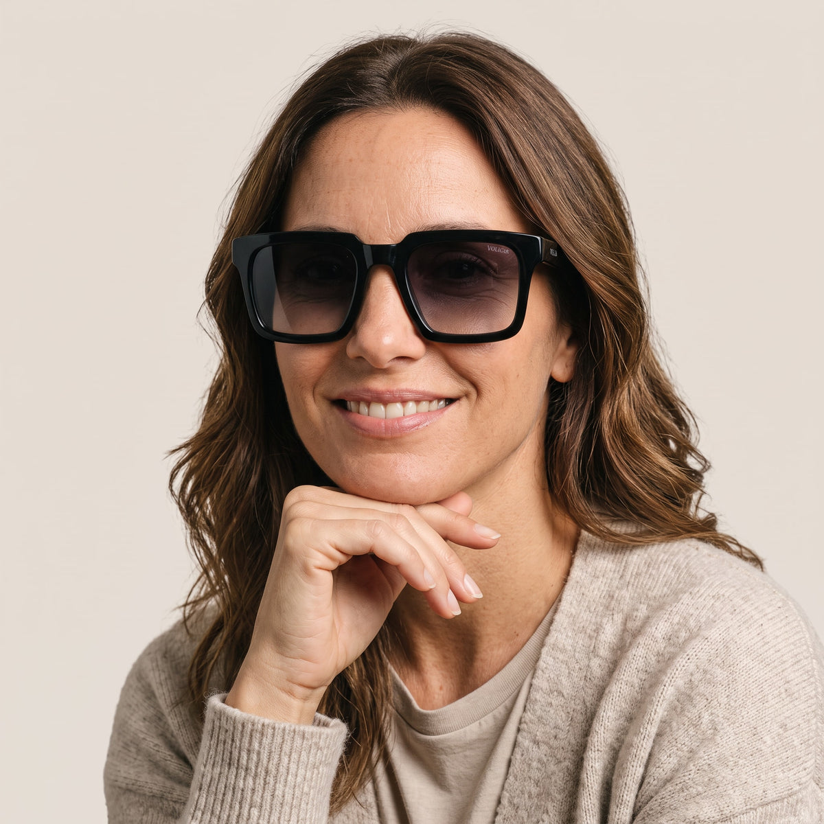 Volga ADN 6 Negro · ADN 6 COL 1 · mujer